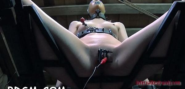  Masked beauty gets her pointer sisters bounded hard with toy drilling